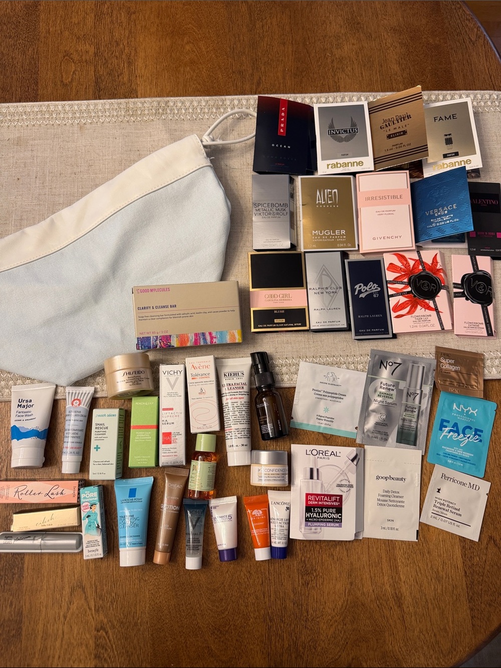 Assorted Women’s Skincare & Fragrance Sample Set - White